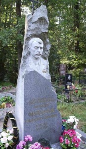 Памятник Н.С. Майданову на Аллее героев Серафимовского кладбища