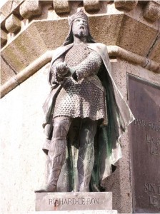 Памятник Ричарду II Доброму в Нормандии, в Фалезе.